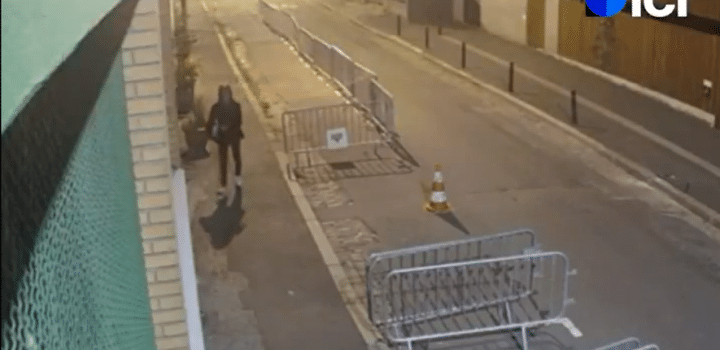 VIDEO – Un homme vu déposer une tête de cochon devant une mosquée : les images de la vidéosurveillance