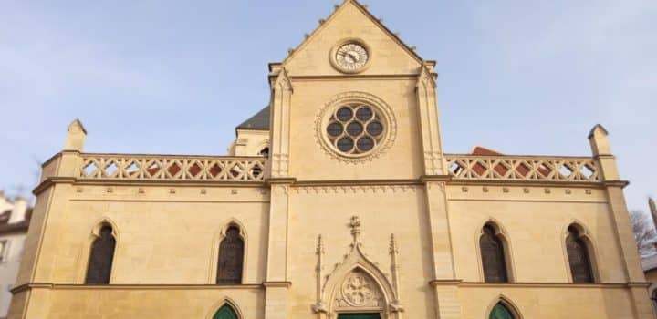 À Montreuil, "la fille de Notre Dame" ressuscite au moment le plus sacré pour les catholiques