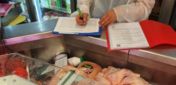 Denrées périmées, déjections de rongeurs..