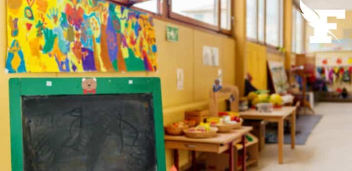 Montreuil : tenues militaires, pistolets en plastique, le spectacle de fin d’année de maternelle fait débat