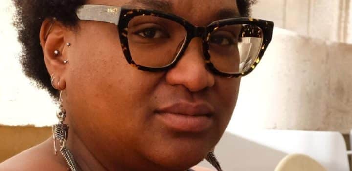 Rébecca Chaillon, metteuse en scène afro féministe, en un mot, un geste et un silence